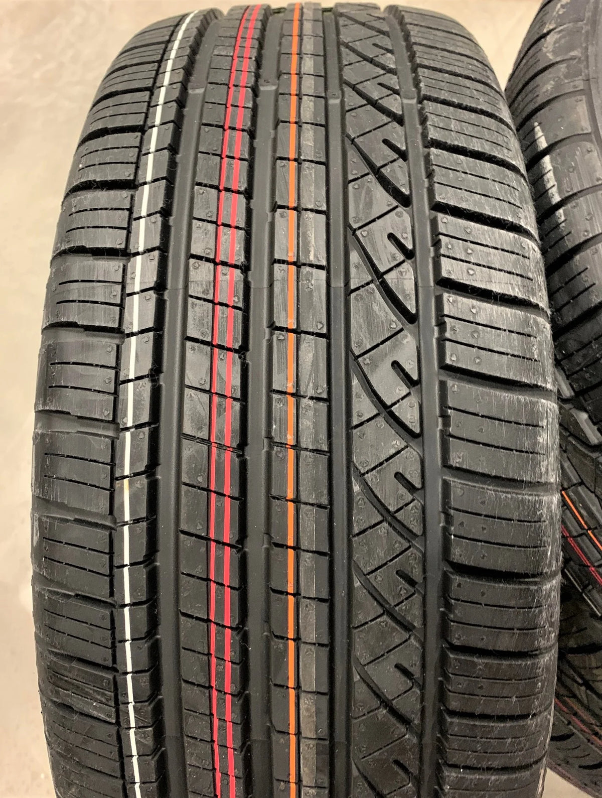255/50R19 107H Tire T388778