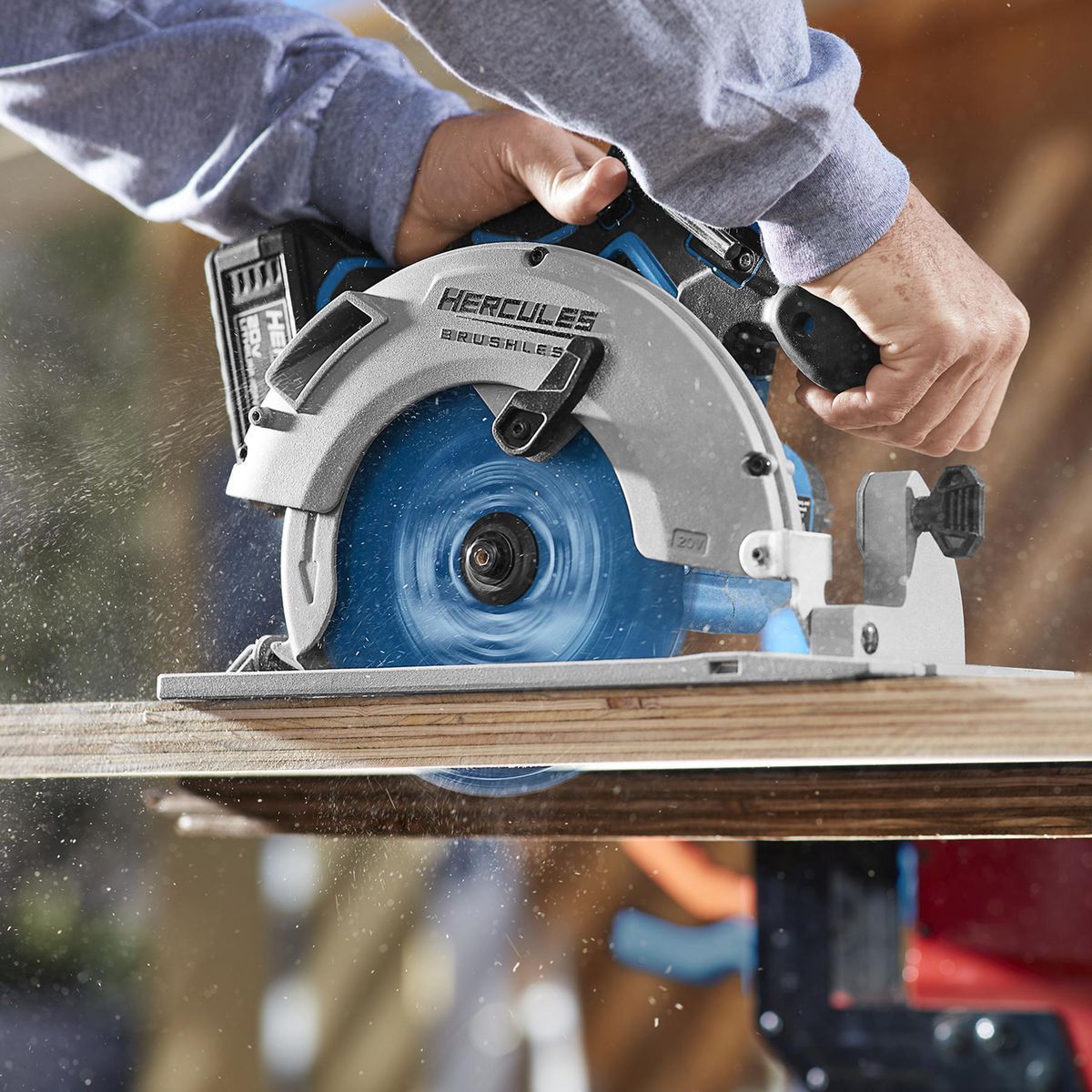 7-1/4 in. Brushless Cordless Circular Saw M639304