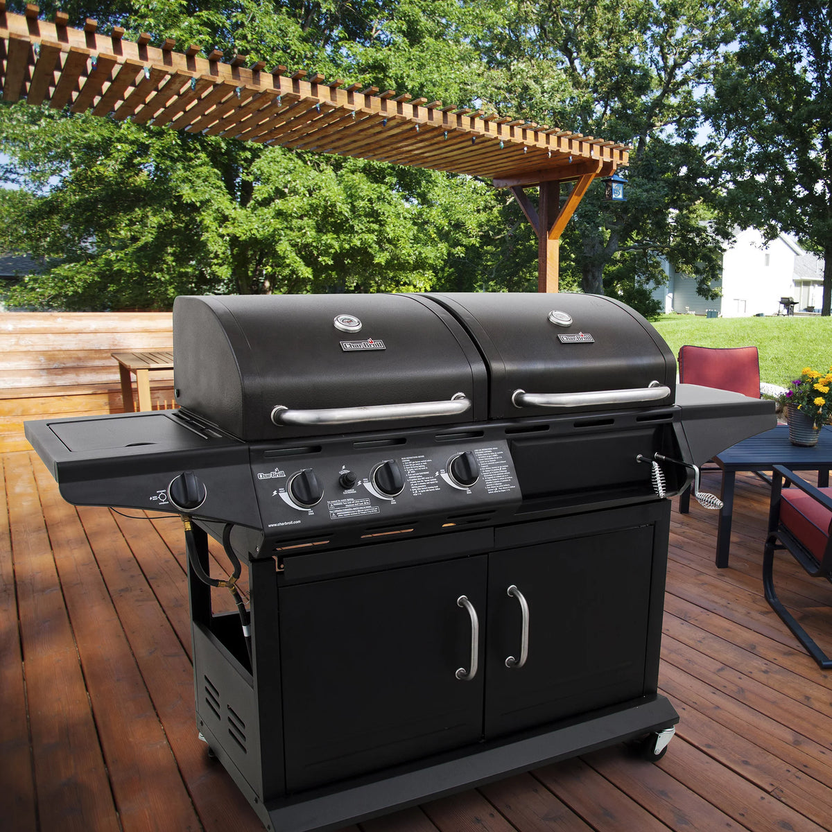 LP Gas & Charcoal Outdoor Grill V67252