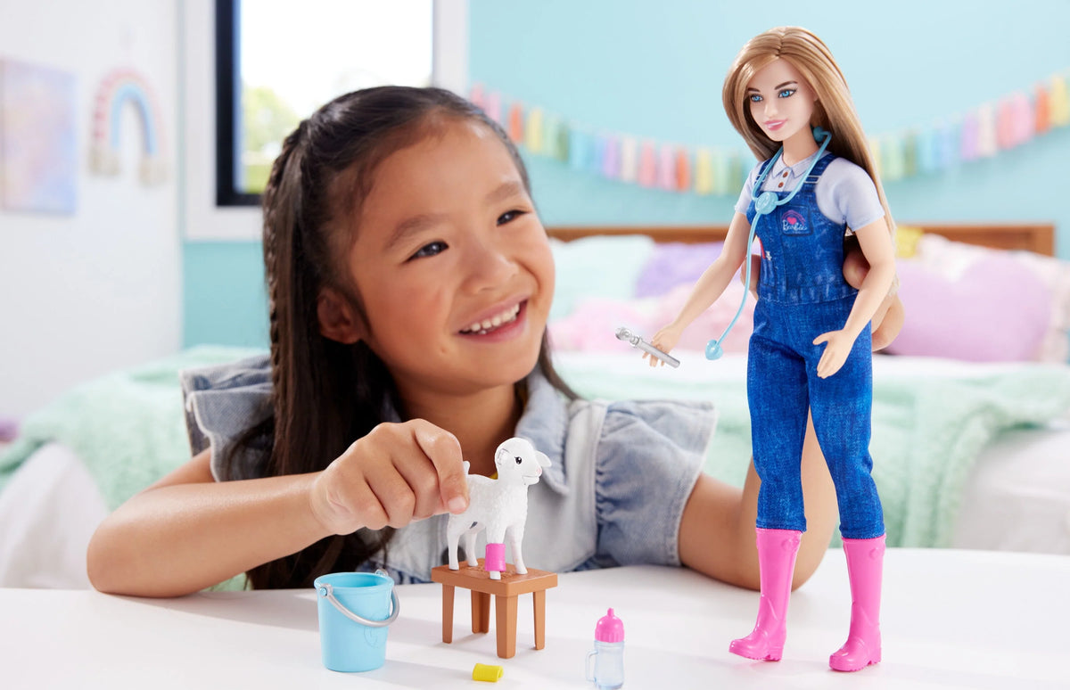 Farm Vet Doll & 10 Accessories L65122