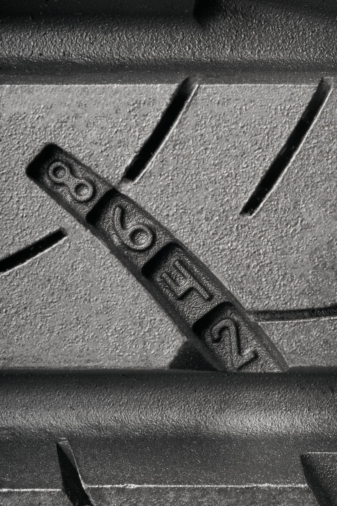 225/65R17 102H All-Season Tire P902270