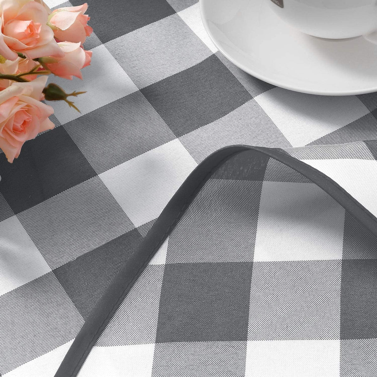 Black and White Checkered Round Tablecloth 60 Inch T1979