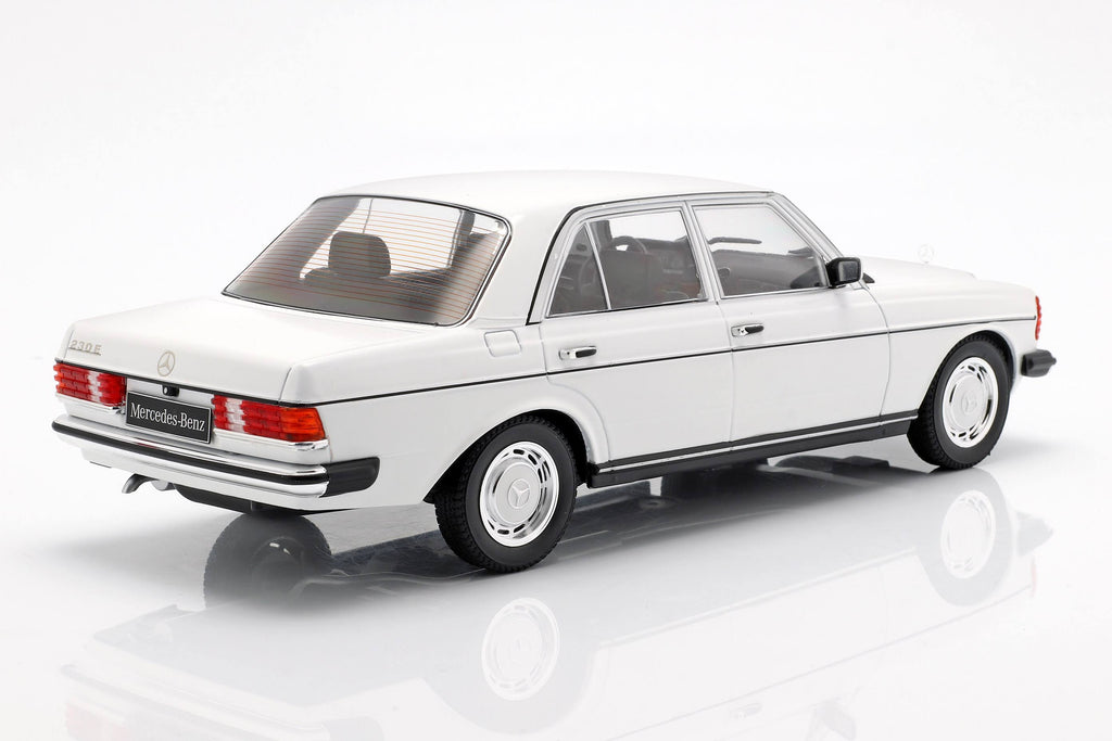 White 1:18 Mercedes-Benz 230E Q5578