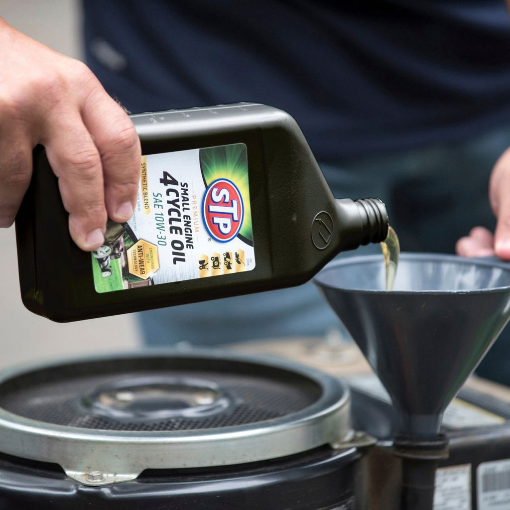 32 oz Four-Cycle Oil SAE 10W-30 F1404