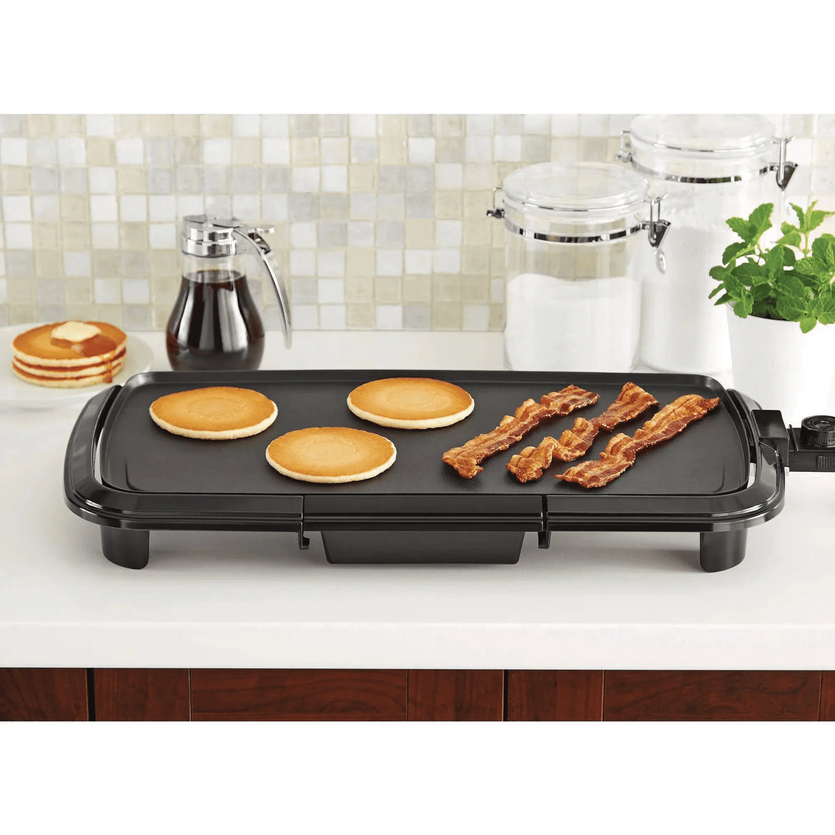 Black Griddle with Adjustable Temperature Control A2521