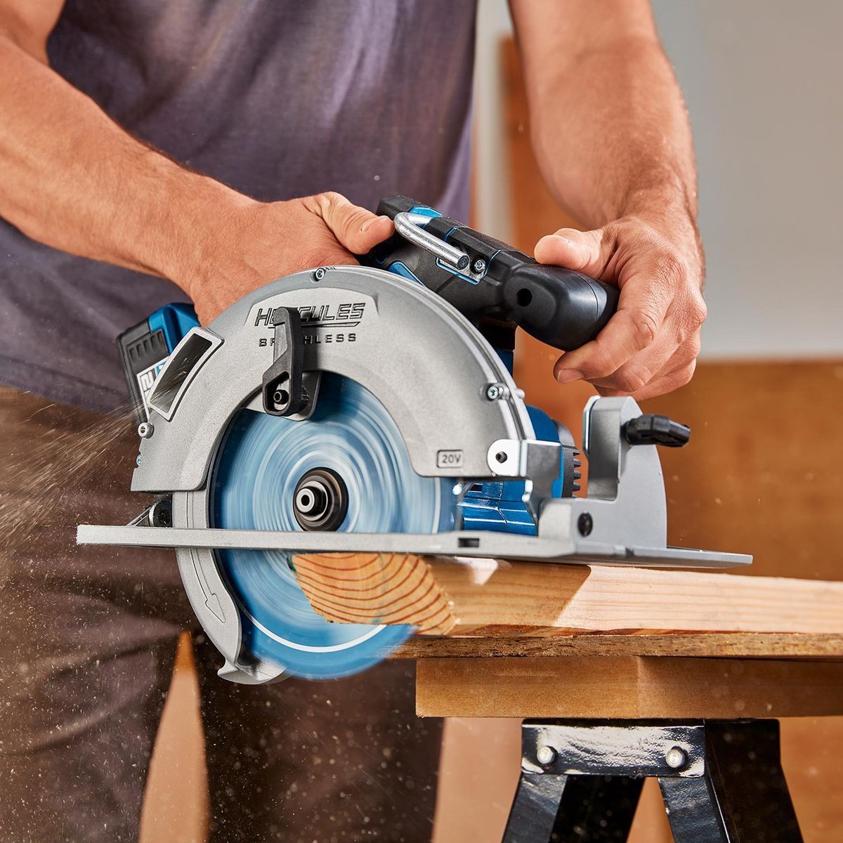 7-1/4 in. Brushless Cordless Circular Saw M639304