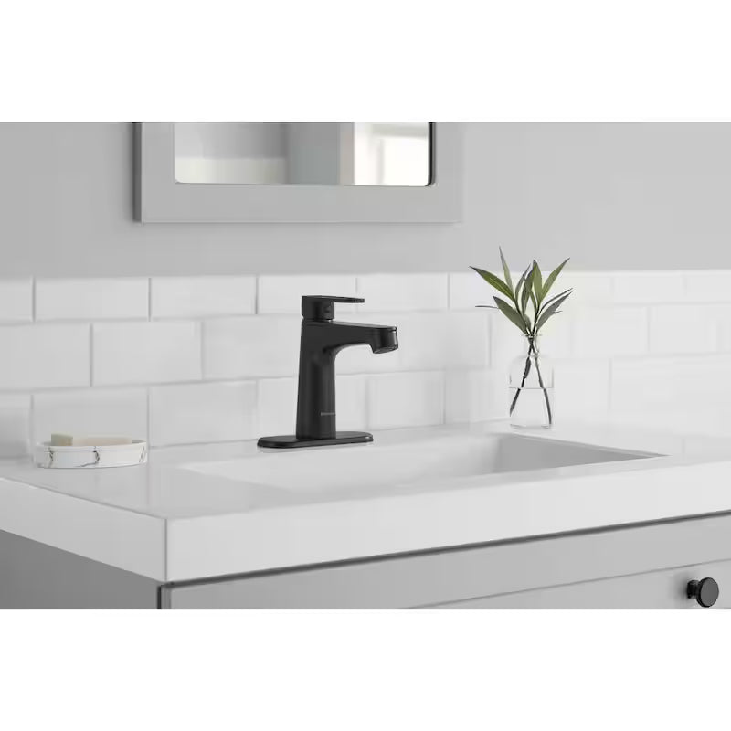 Single Hole Single-Handle Bathroom Faucet in Matte Black W473